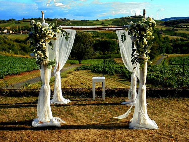Having a wedding in the midst of vineyards is very popular, although care must be taken if the round is uneven.